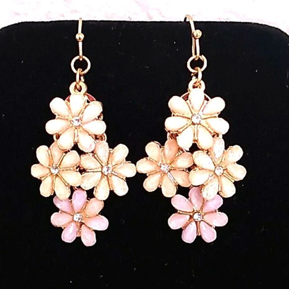 Macy's Gold Floral Statement Necklace/Earrings. - Picture 2 of 7